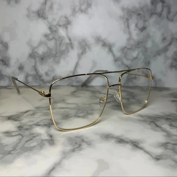 ๐ถ Oversized Gold Frame Glasses ๐ถ - Picture 2 of 12